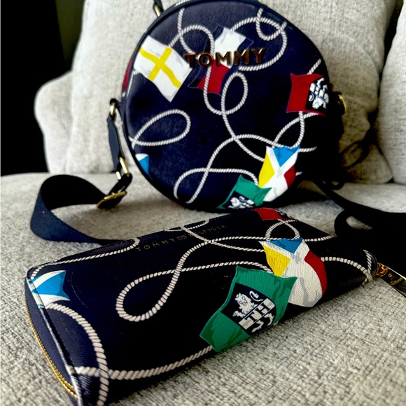 Tommy Hilfiger matching round crossbody bag and long wallet - Picture 1 of 12